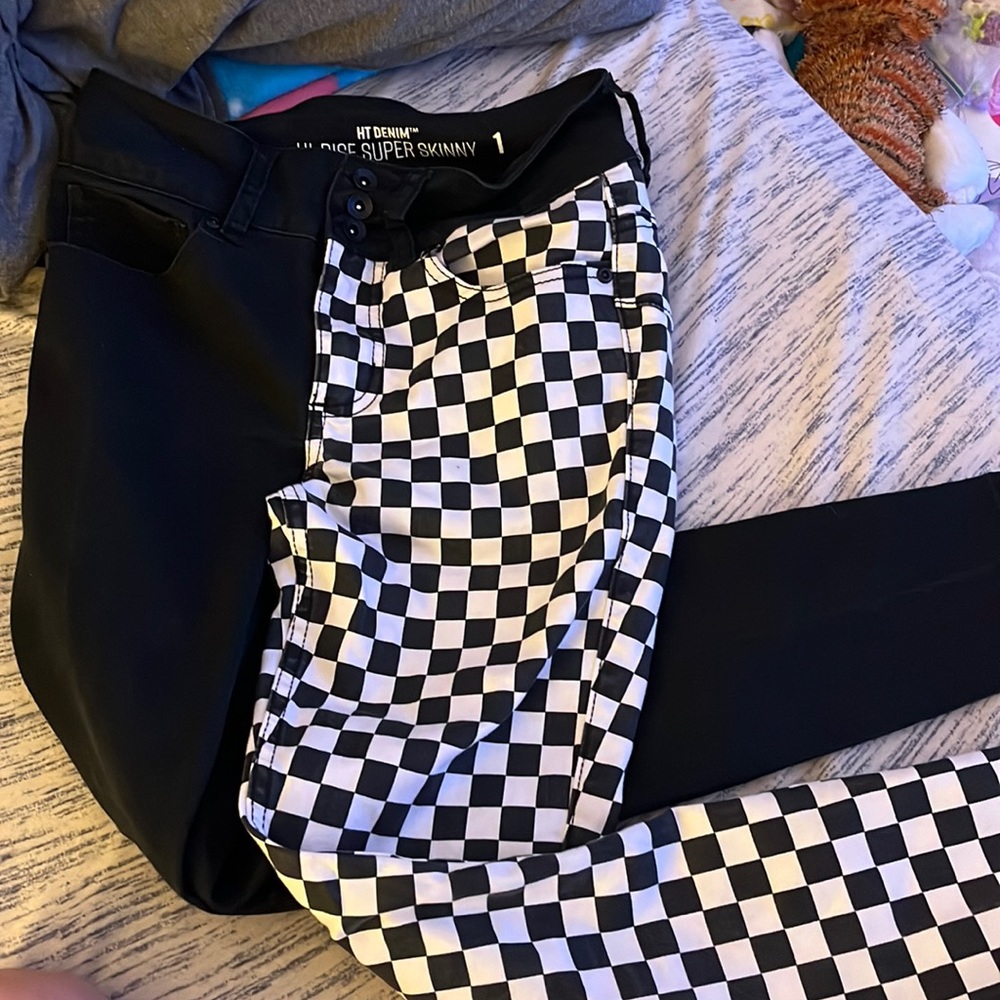 I’m selling these because they are not my style anymore.